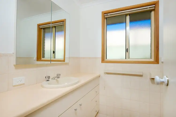 Seventh view of Homely house listing, 5 Falcon Circuit, Wodonga VIC 3690