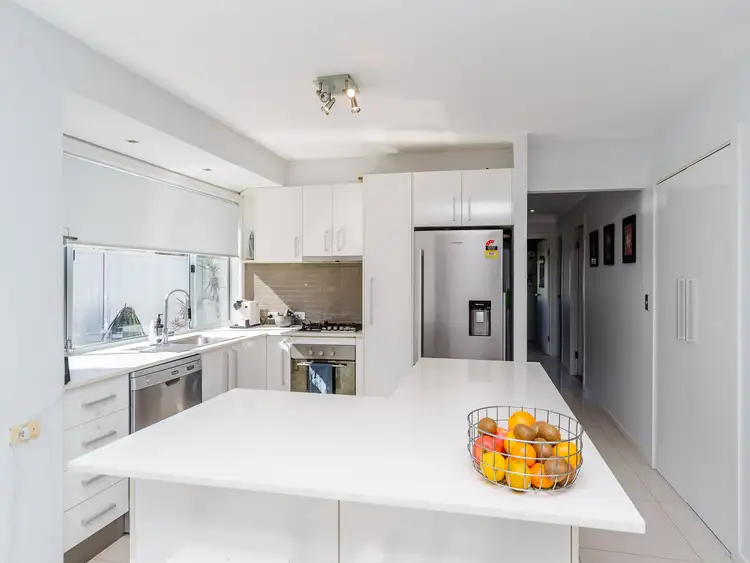 16 Burrendong Road, Coombabah QLD 4216