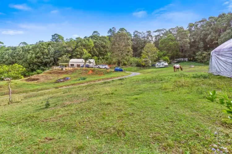 33 Meadow Place, Uki NSW 2484