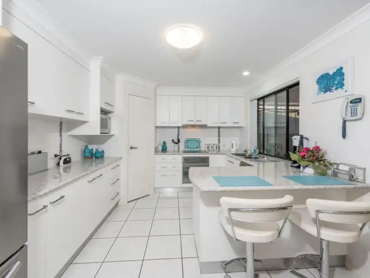 Fifth view of Homely house listing, 2 Hillvue Crescent, Avoca QLD 4670