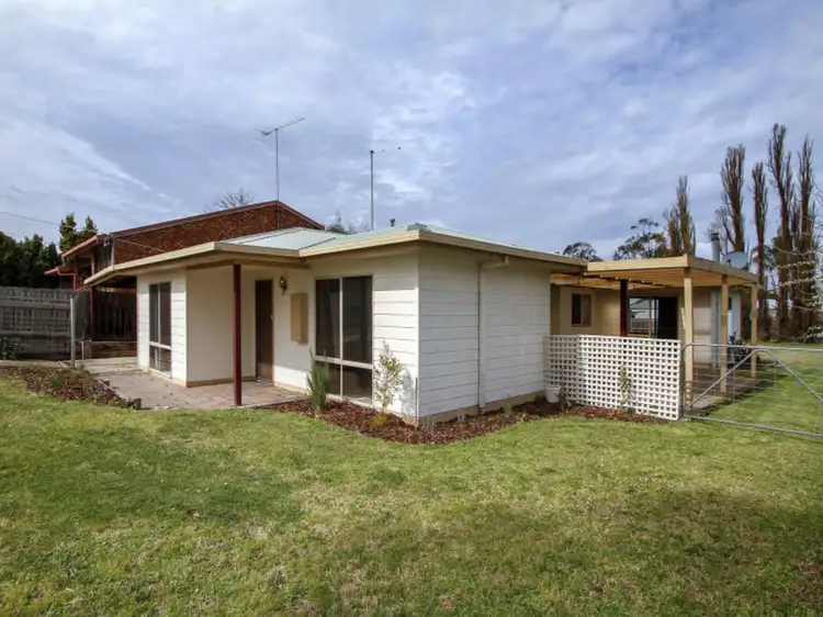38 Wyndham Street, Stratford VIC 3862