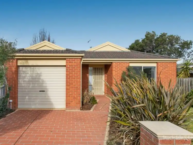 13 Farnborough Way, Berwick VIC 3806