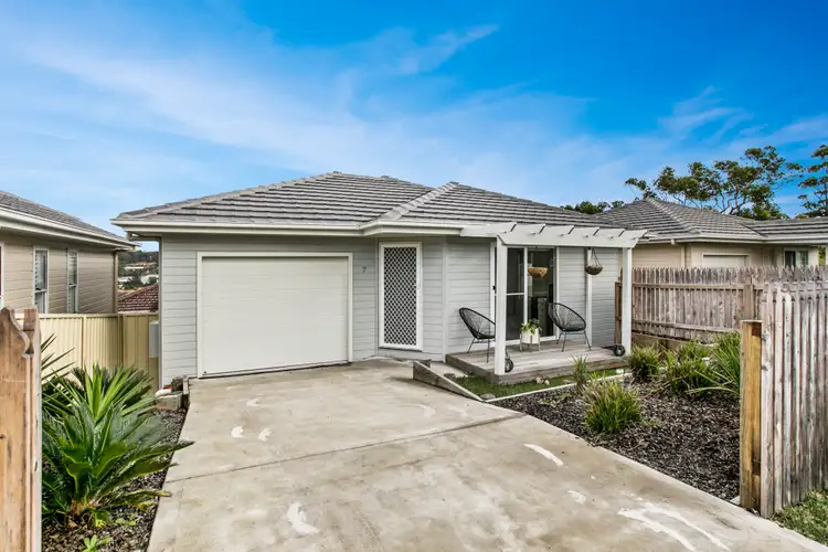 Main view of Homely house listing, 7 Sylvia Place, Mount Hutton NSW 2290