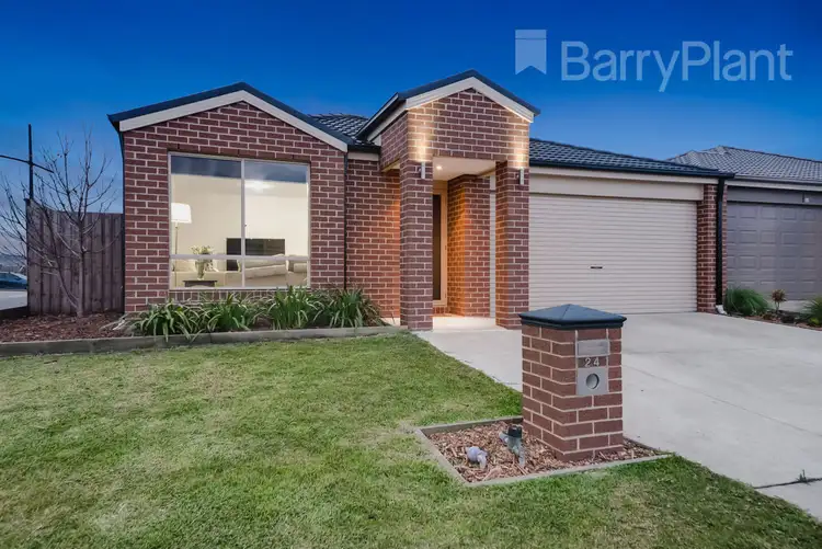 24 Currawong Crescent, Pakenham VIC 3810