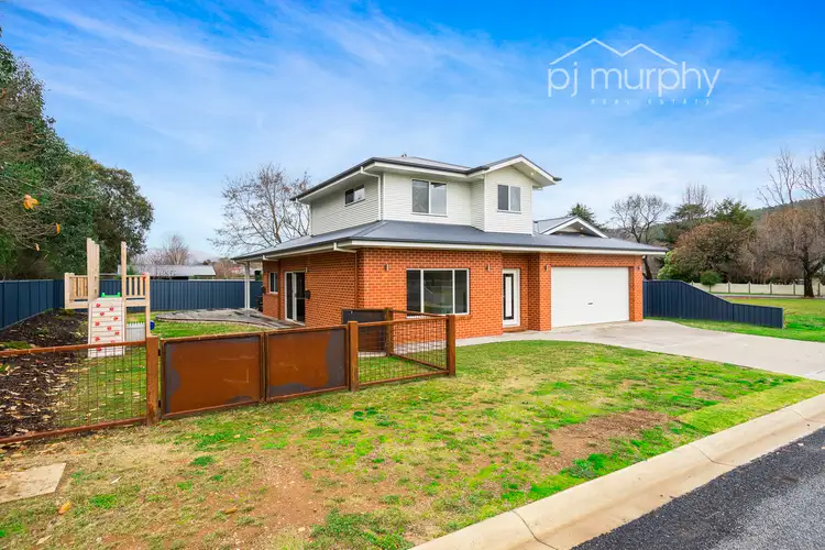 4 Armstrongs Road, Porepunkah VIC 3740