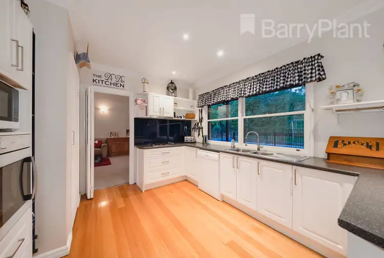 Fifth view of Homely house listing, 6 Robyn Court, Drouin VIC 3818