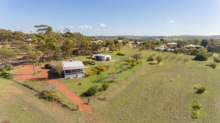 10 Dinsdale Street, York WA 6302