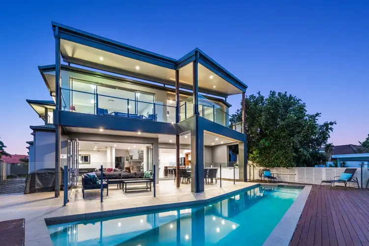 4 Rebecca Court, Broadbeach Waters QLD 4218