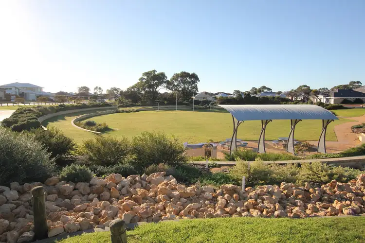 8 Jennerae Bend, Halls Head WA 6210