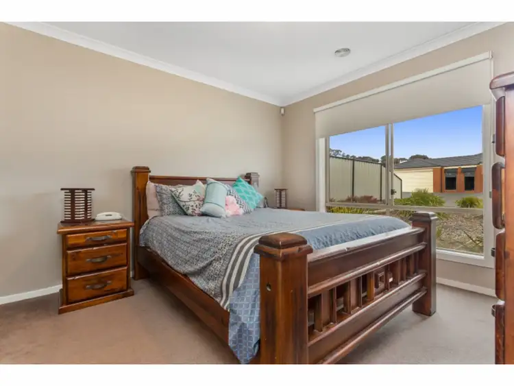 Fifth view of Homely house listing, 4 Garnet Court, Kangaroo Flat VIC 3555