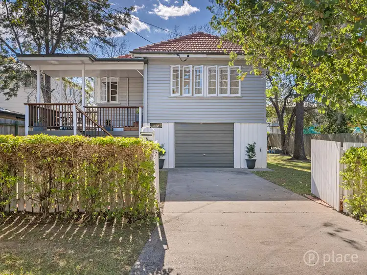 6 Logan Avenue, Oxley QLD 4075