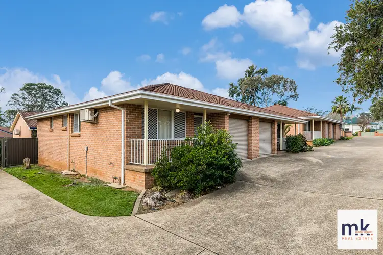 4/4 Bensley Road, Macquarie Fields NSW 2564