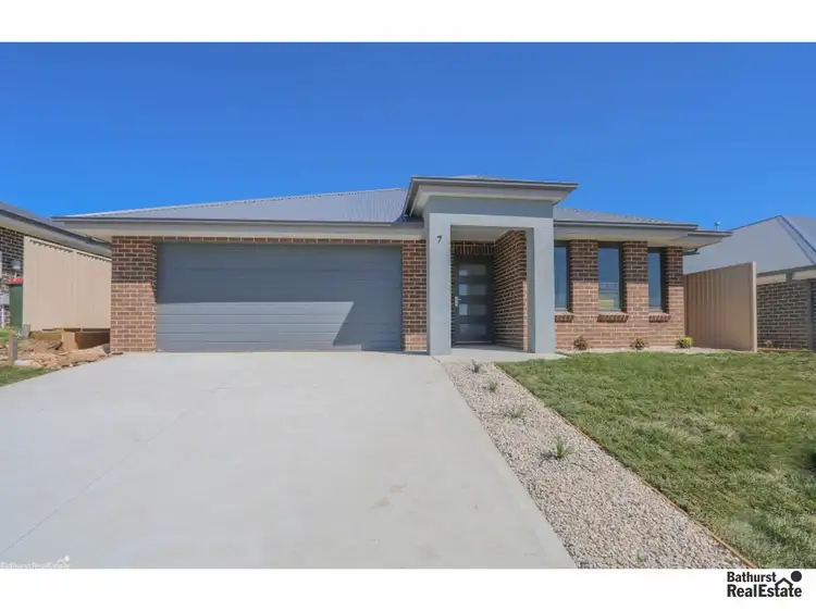 7 Basalt Way