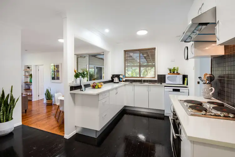 15 Mindaree Avenue, Wyoming NSW 2250