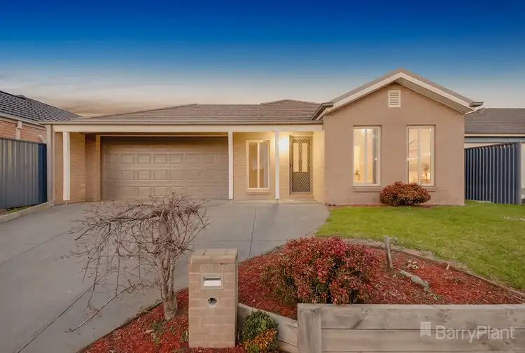 13 Stringy Bark Circuit, Pakenham VIC 3810