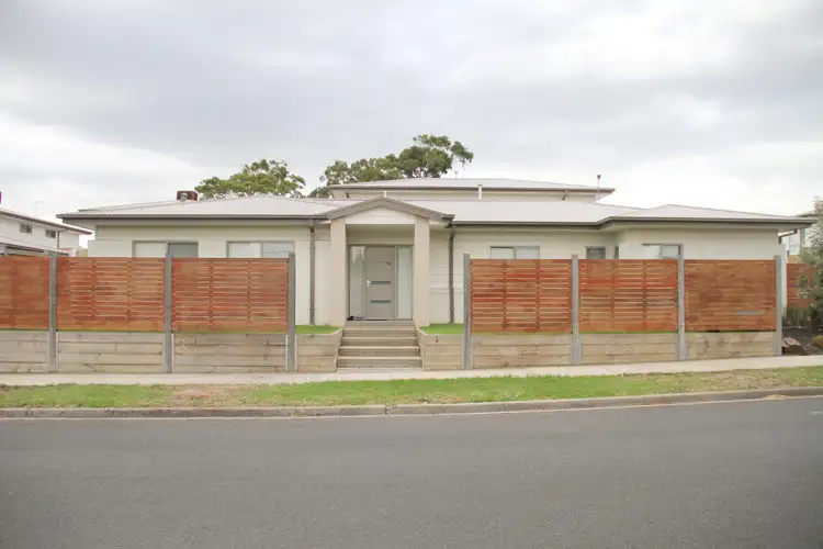 19 Augusta Crescent, Frankston VIC 3199