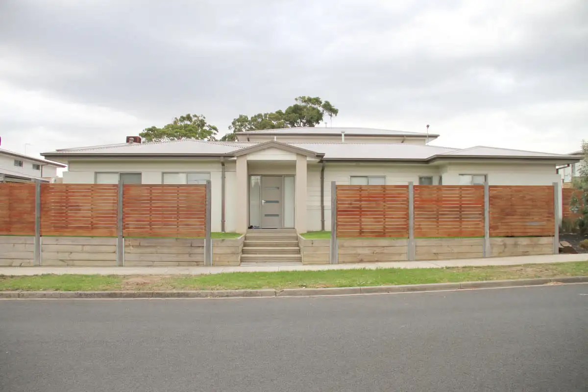 Main view of Homely townhouse listing, 19 Augusta Crescent, Frankston VIC 3199