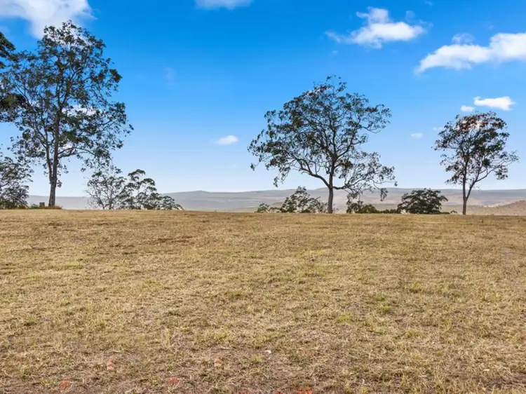 17 Escarpment Avenue, Cabarlah QLD 4352
