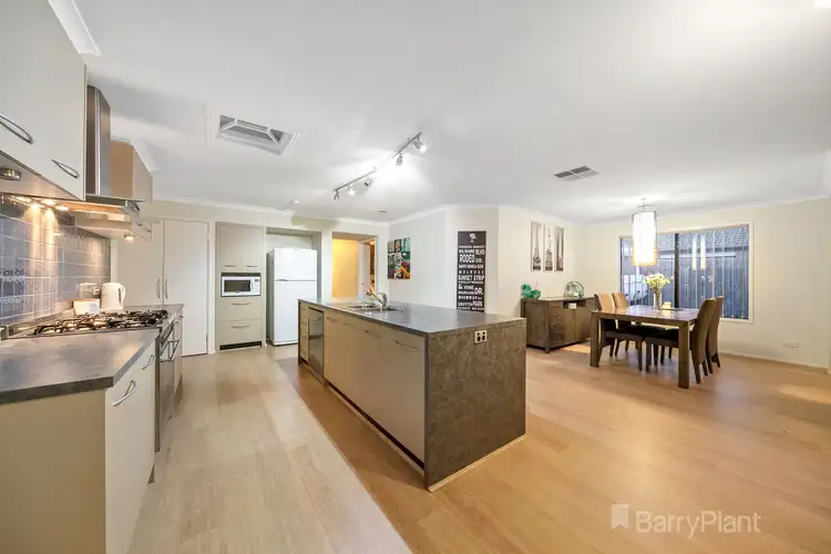 8 Grevillea Place, Pakenham VIC 3810