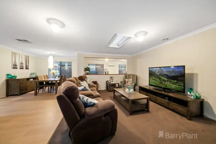 Fifth view of Homely house listing, 8 Grevillea Place, Pakenham VIC 3810