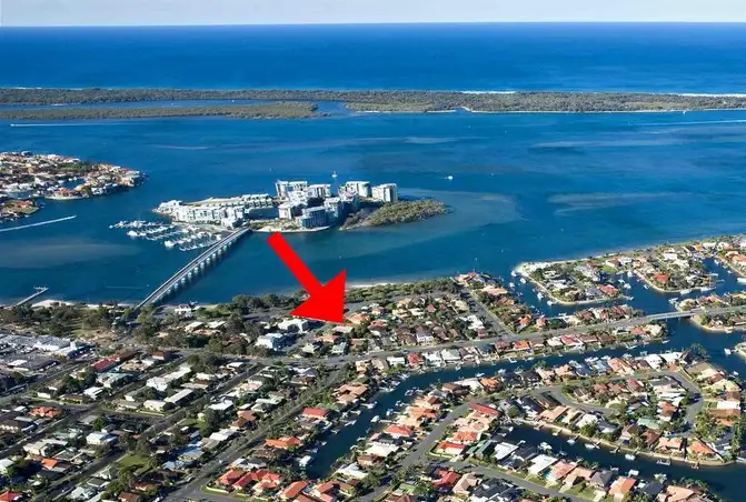 4/12 Errol Avenue, Paradise Point QLD 4216