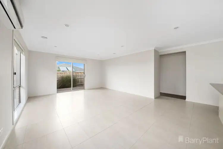 Fifth view of Homely house listing, 10 Belmont Crescent, Pakenham VIC 3810