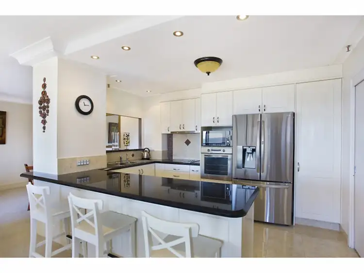 111/8 Admiralty Drive, Paradise Waters QLD 4217