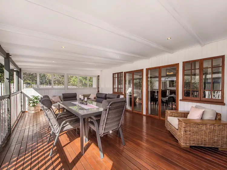 106 Blackstone Road, Silkstone QLD 4304