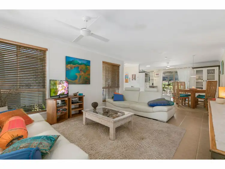 19 Victory Crescent, Sunrise Beach QLD 4567