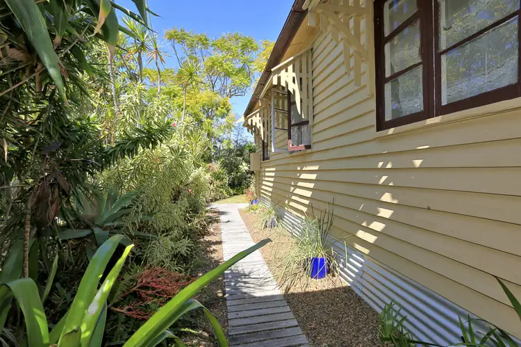 7 McCracken Street, Walkervale QLD 4670