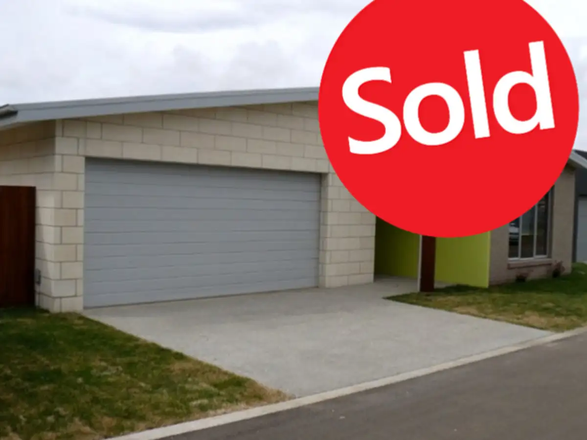 Main view of Homely townhouse listing, 2/6 The Esplanade, Dennington VIC 3280