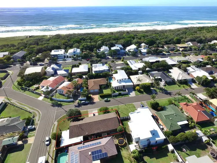 Unit 1 and 2/39 Coonang Crescent, Warana QLD 4575