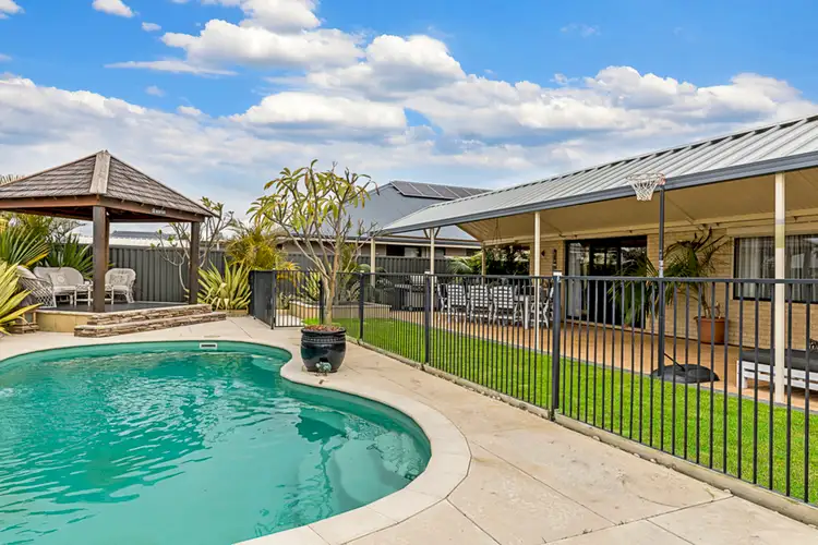 16 Motto Pass, Aveley WA 6069