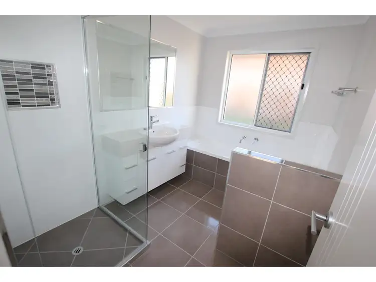 Sixth view of Homely unit listing, 2/46 Waterview Drive, Lammermoor QLD 4703