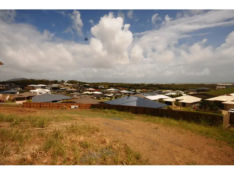 4 Ridge Avenue, Lammermoor QLD 4703