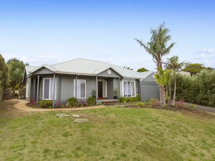 Second view of Homely house listing, 1 Shalimar Court, Sorrento VIC 3943