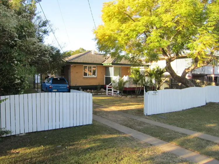 9 Maenporth Street, Leichhardt QLD 4305