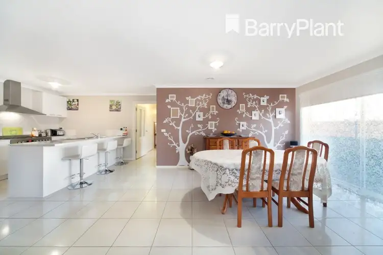 Fifth view of Homely house listing, 4 Greyfriars Way, Drouin VIC 3818