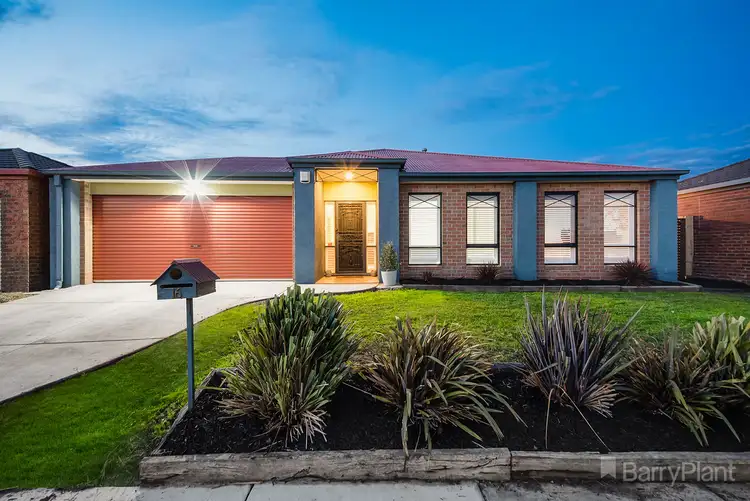 16 Gillian Place, Pakenham VIC 3810