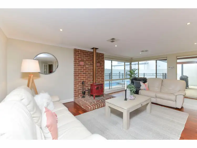 42 Raymond Street, Mount Pleasant WA 6153