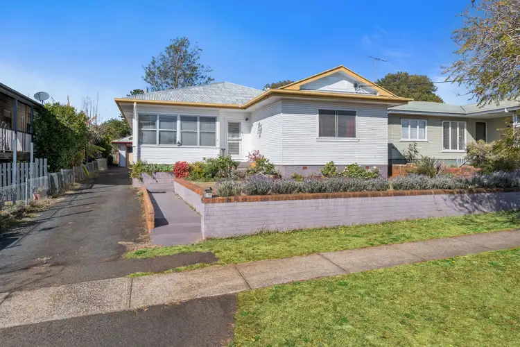 8 Dunne Street, Harristown QLD 4350