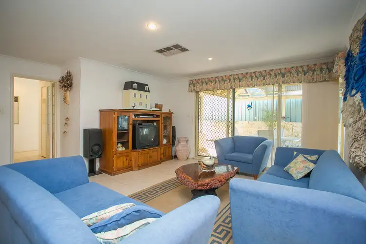 21 Saint Helens Grove, Landsdale WA 6065
