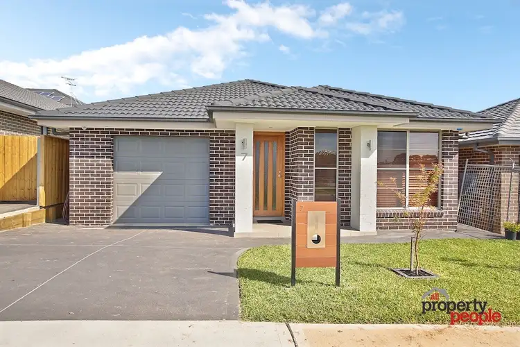 7 Gallipoli Drive, Edmondson Park NSW 2174