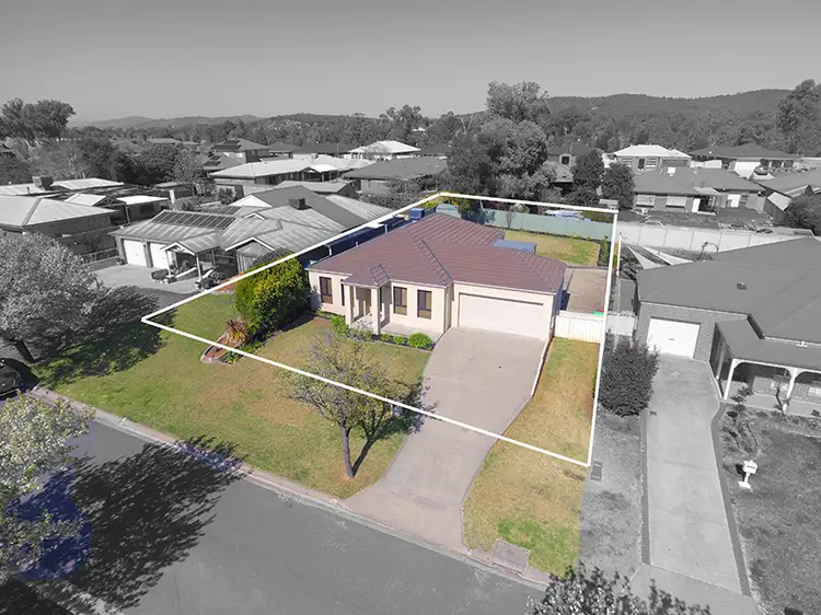 15 McDiarmid Place, Albury NSW 2640