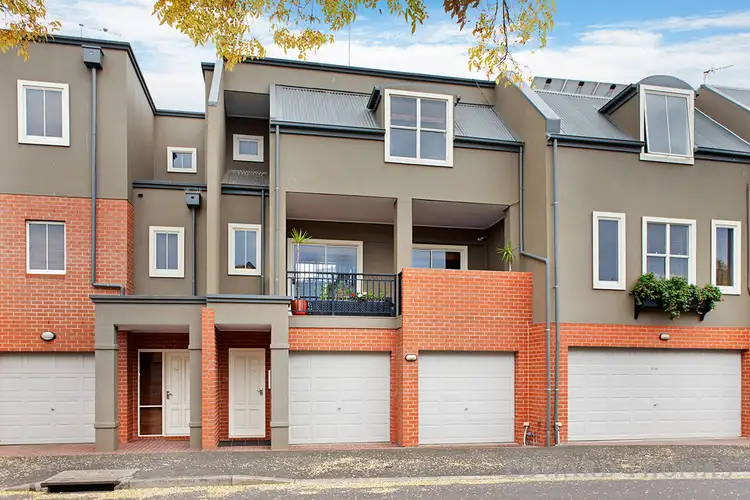 16/120 Newman Street, Kensington VIC 3031