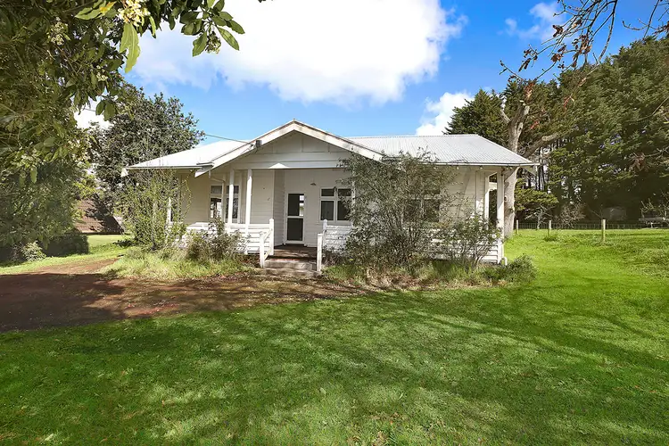 11 Dimora Avenue, Camperdown VIC 3260