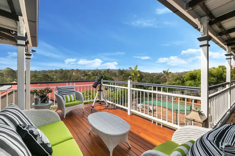 6 Whiteley Close, Brookfield QLD 4069