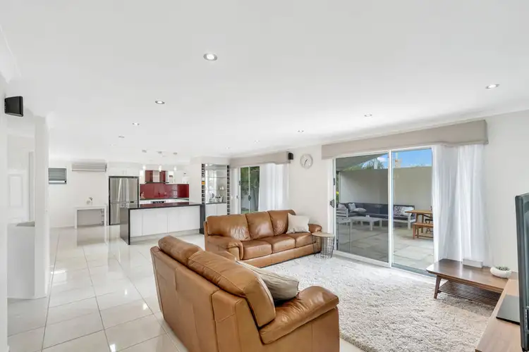 11 Parklane Place, Highland Park QLD 4211