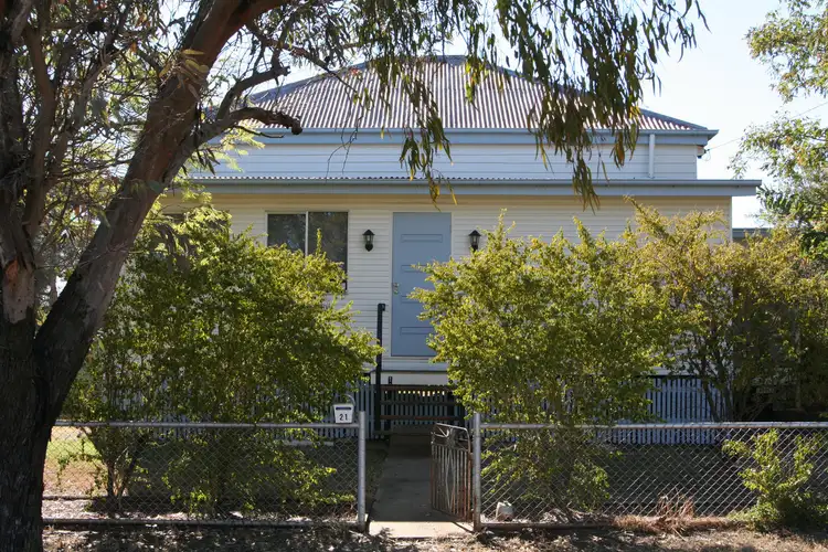 21 Scarlet Street, Dalby QLD 4405