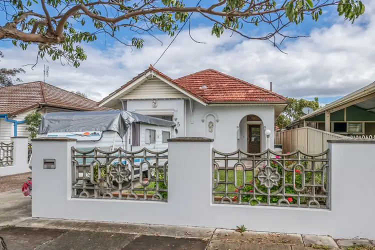5 Nevill Street, Mayfield NSW 2304
